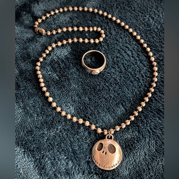 Nightmare Before Christmas necklace and ring set in original coffin box - Picture 2 of 7
